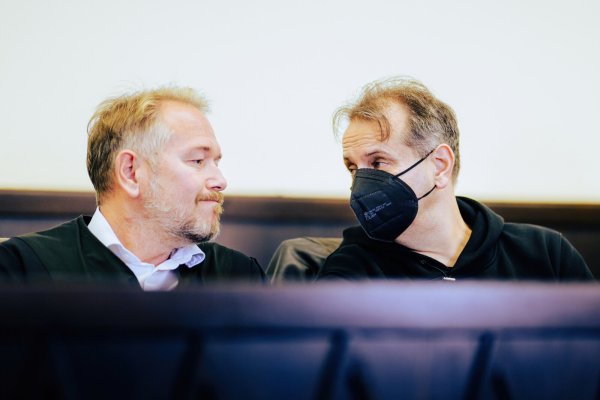 Wilfried W. (r.) steht erneut vor Gericht. - © BESIM MAZHIQI