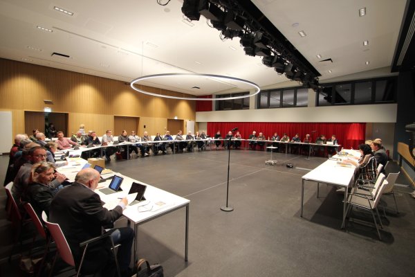 Im Kalletaler Rat - hier eine Sitzung im Bürgerbegegnungszentrum Hohenhausen - gibt es nach zwei Austritten aus der SPD-Fraktion ein Patt zwischen SPD und Grünen auf der einen Seite und CDU und UKB auf der anderen Seite. - © Jens Rademacher