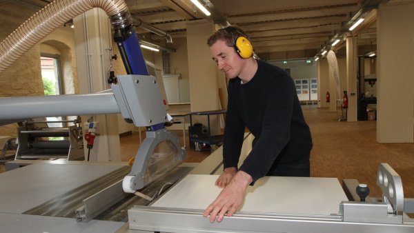 Der erste Mieter: Sebastian Plate mit seinem Unternehmen "Plate Innovations". - © Martin Hostert