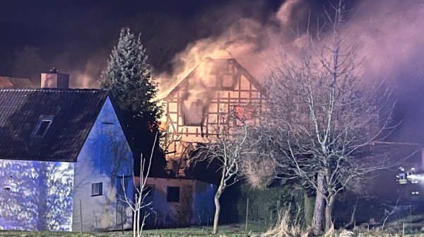Das Feuer breitete sich vom Dachstuhl aus. - © Freitag Medien Gruppe