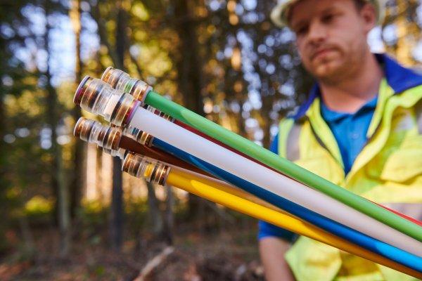 Glasfaser kommt: Westenergie Breitband verlegt ab Oktober Anschlüsse in Herrentrup, Reelkirchen und Höntrup. - © Westenergie
