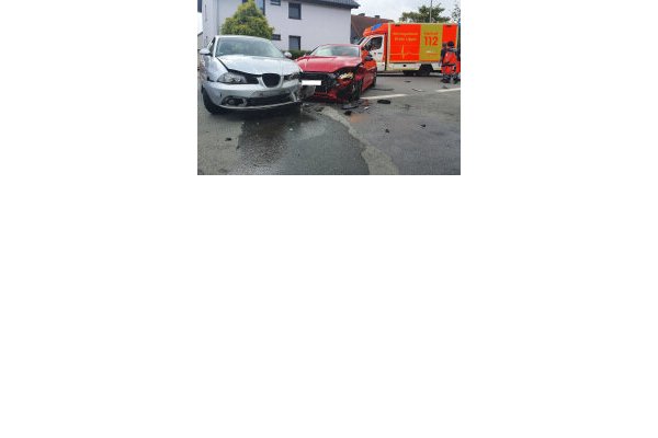 Auf der Humfelder Straße hat es am Sonntagnachmittag gekracht. - © Feuerwehr Barntrup