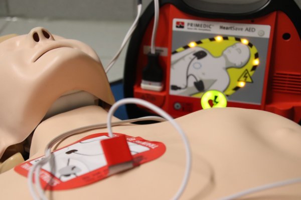 In Extertal sollen sechs neue Defibrillatoren installiert werden. - © Symbolbild: Pixabay