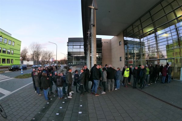 Die lange Schlange vor dem Kartenschalter in der Phoenix-Contact-Arena hat sich längst in Luft aufgelöst - leider aber auch die Hoffnung vieler TBV-Fans auf einen Besuch beim Pokal-Final-Four-Turnier in Hamburg. - © Jörg Hagemann