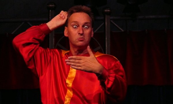 Verwandlungskünstler Bernd Lafrenz wird Shakespeares Hamlet als Einmann-Show interpretieren. - © Weserrenaissance-Museum Schloss Brake