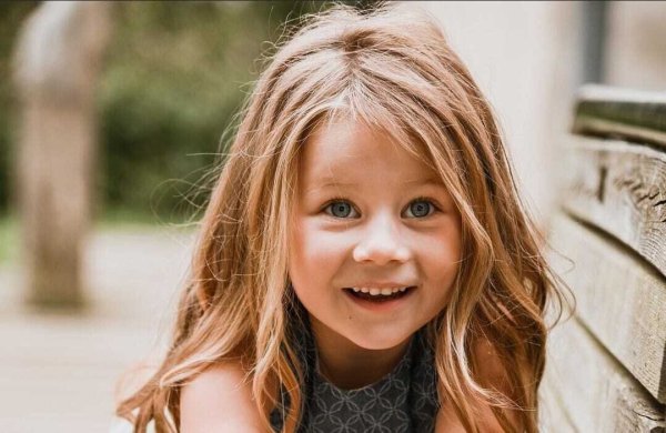 Die vierjährige Emily Janke starb vor einem Jahr im Klinikum Herford. Ein privates Gutachten wirft den behandelnden Ärzten zahlreiche Fehler vor. - © Privat