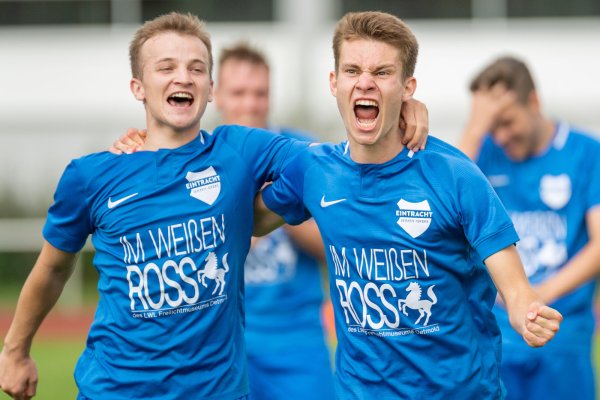 Jubel über den Pokalsieg im Lager des SV Eintracht Jerxen-Orbke. - © Egon Penner