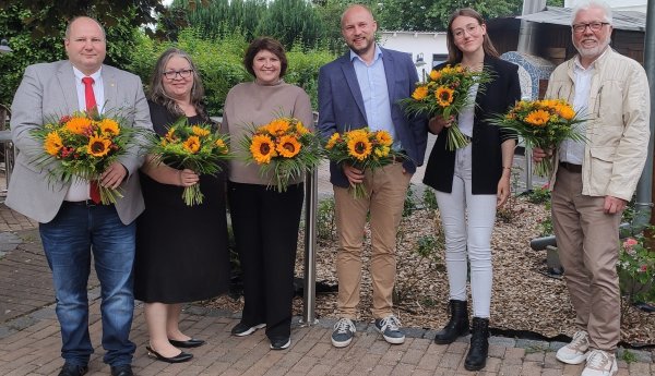 Vorstand mit Landespolitikerin: (von links) Lars Bork, Andrea Speckbrock, Ellen Stock, Matthias Kaiser, Lena Obermann und Heinz Grützmacher. - © SPD