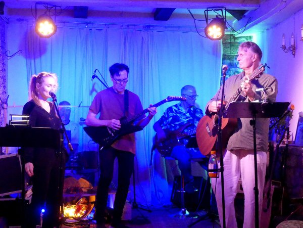 Livin‘ Spirit 1.: „Livin‘ Spirit“ lieferte in „Hanaa’s Lounge“ ein beeindruckendes Konzerterlebnis. - © Rudi Rudolph