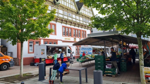 Auf dem Blomberger Wochenmarkt herrscht schon länger gähnende Leere. Das soll sich im neuen Jahr aber wieder ändern. - © Archivfoto Marianne Schwarzer
