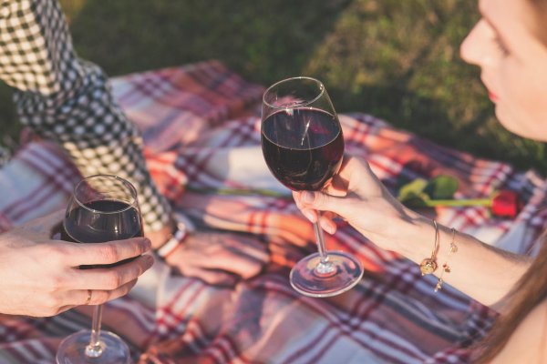 Der Förderverein des Freibads Bösingfeld lädt für Samstag zum Weinfest ein. - © Symbolbild: Pixabay