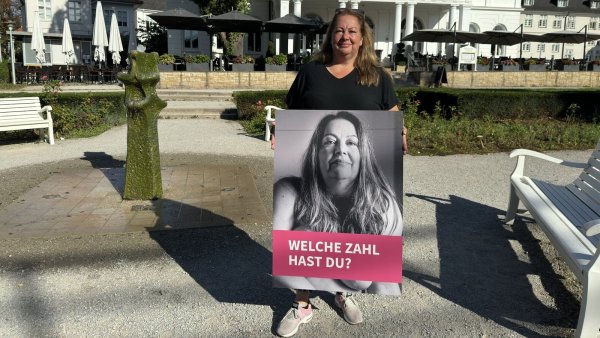 Sabine Mirbach sucht Mitstreiterinnen und Mitstreiter für den Pink Oktober. - © Sven Kienscherf