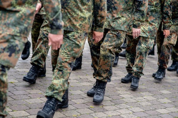 Zahlreiche Reservistinnen und Reservisten kamen im Rahmen des Nationalen Veteranentags zusammen. - © picture alliance/dpa
