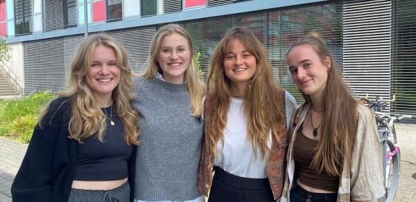 Sina Klute, Joanna Lofing, Sarah Makus und Joelina Breyvogel (von links) sind die Gewinnerinnen. - © TH OWL