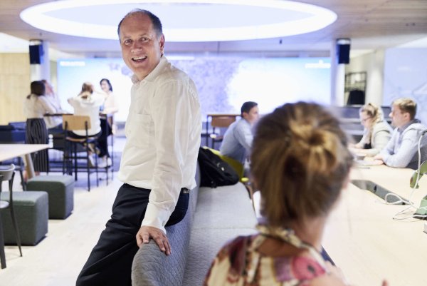 Frank Riemensperger eröffnet die Reihe CIIT-Techtalk. Deutschland habe Potenzial, müsse dieses nun aber auch im Hinblick auf die Digitalisierung nutzen. - © Accenture