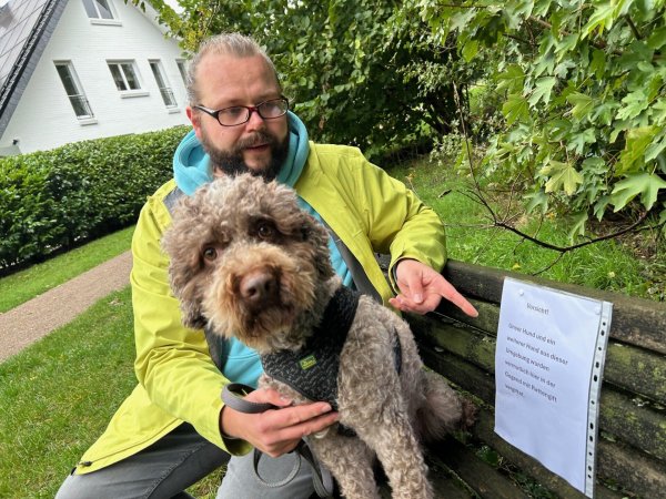 Weil sein Hund "Balou" eine Cumarinvergiftung erlitten hat, warnt Maximilian G. jetzt andere Tierhalter in dem Gebiet südlich der Isselhorster Straße. - © Christian Bröder