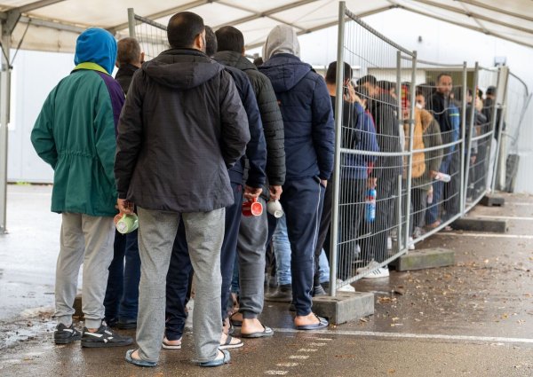 Die Aufnahme und Unterbringung der Geflüchteten beschäftigt aktuell viele Menschen in NRW. - © Stefan Puchner