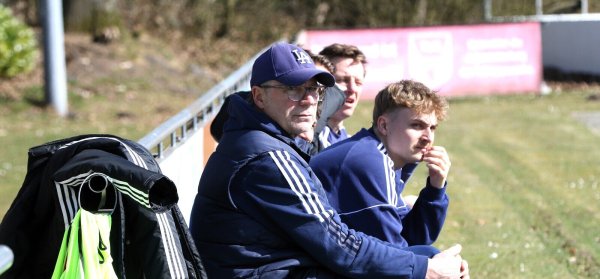 Nicht mehr Trainer der SG Bentorf/Hohenhausen: Thomas Johanfunke (vorne). - © Oliver König