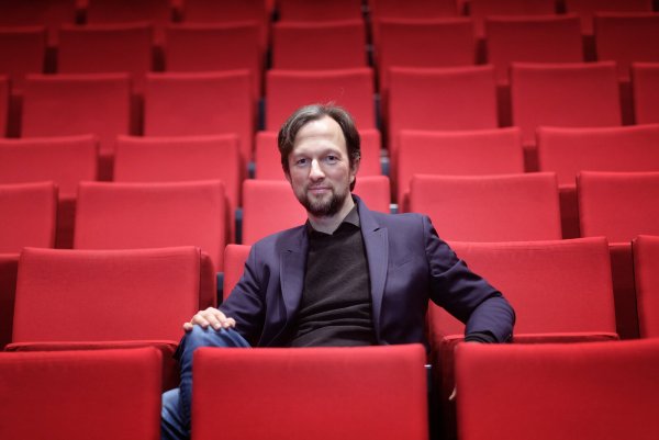 „Theater ist keine elitäre Angelegenheit“, findet Christian Schäfer. „Unser Publikum lässt uns nicht verzagen, trotz schwieriger Umstände.“ - © Andreas Frücht