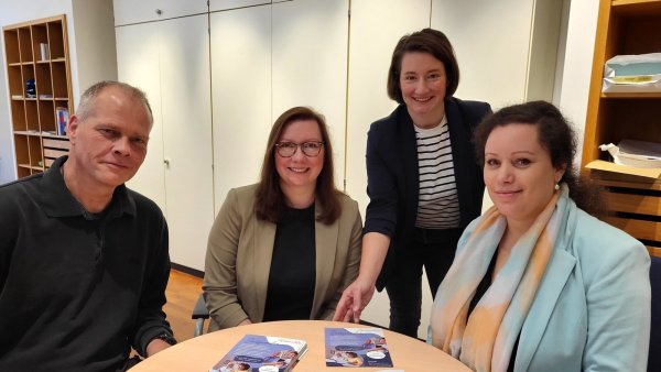 Ralf Gronemeier vom Seniorenbüro, Katharina Hoffmann, Herzenswunsch OWL, Franziska Hildebrand, Stadt Bad Salzuflen sowie Jasmin Lühring, Vorsitzende des Vereins Herzenswunsch OWL (von links) hoffen auf viele Menschen, die Zeit spenden. - © Freya Köhring