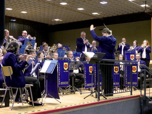 Das Lipperland-Orchester unter der Leitung von Peter Werpup feiert sein 60-jähriges Bestehen. - © Rudi Rudolph