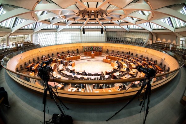 Auch im Düsseldorfer Landtag ist die Stimmung während der Parlamentstage inzwischen aufgeladener. - © dpa