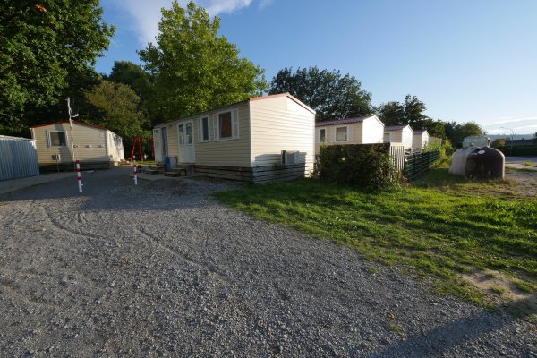 Auf der Moorlage in Horn sind Flüchtlinge in Mobilheimen untergebracht. Eines davon könnte als Tagestreff für Obdachlose hergerichtet werden. Doch der Vorschlag der Verwaltung fiel im Sozialausschuss durch. - © Jost Wolf
