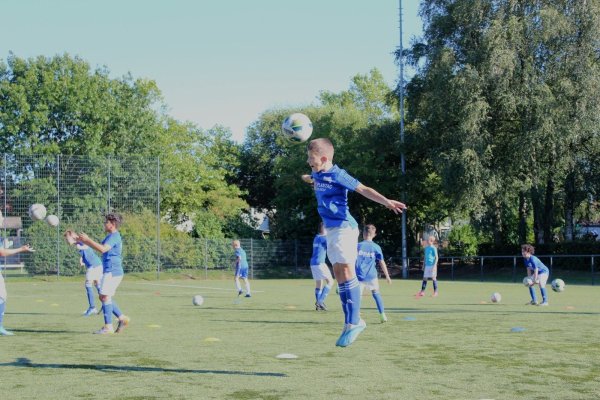 Kopfballtraining beim SVE Jerxen-Orbke. - © Karolina Schmidt
