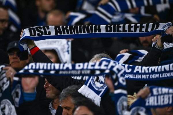 So einfach werden die Arminia-Fans nicht mit der Tabellenführung verwöhnt. - © Teresa Kröger