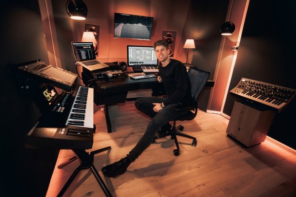 Matthias Richter alias "Tujamo" in seinem Tonstudio in Detmold. - © Steffen Ohlheiser