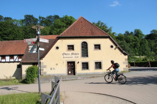 Ob Radfahrer oder Spaziergänger - auf der Strecke entlang des Friedrichstaler Kanals ist immer etwas los. Hier liegt auch die Obere Mühle. - © Jana Beckmann