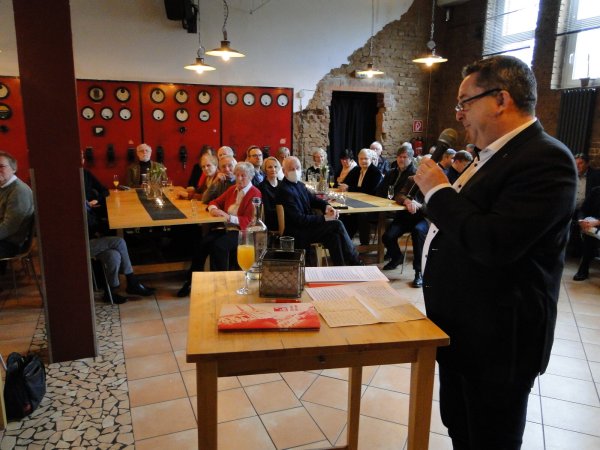 Landrat Dr. Axel Lehmann definiert im "Kesselhaus" vor großem Publikum die Erfolgsbedingungen der SPD Lemgo in ihrer 125jährigen Vereinsgeschichte. (Foto: Hajo Gärtner) - © Hajo Gärtner