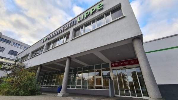 Die Lemgoer SPD zeigt sich überzeugt, dass Landrat Dr. Axel Lehmann seine Zusage einhält, wonach der Klinikums-Standort Lemgo erhalten bleibt. - © Nadine Uphoff