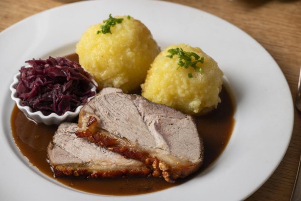 Traditionelle deutsche Gerichte erfreuen sich speziell bei älteren Menschen großer Beliebtheit. Aber sind sie zukunftsfähig? - © picture alliance/CHROMORANGE | Bernd Juergens