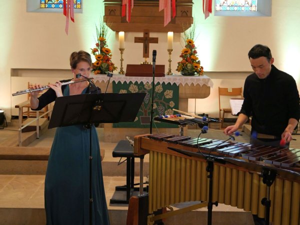 Virtuoses Zusammenspiel in aller Perfektion. Helen Dabringhaus (Flöte) und Fumito Nunoya (Marimba) fesseln ihrer Hörer im facettenreichen Programm. - © Thomas Krügler