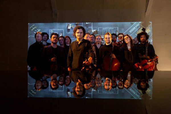Das dogma-Orchester mit Leiter Michail Gurewitsch - es besteht seit 20 Jahren, was mit einer Konzertreihe gefeiert wird. - © dogma-Orchester