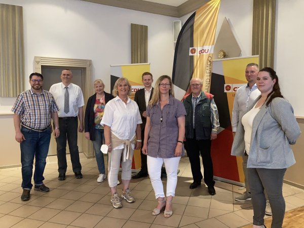Der neue Stadtverband (von links): Daniel Christman-Brunsiek, Oliver Jakobi, Martina Hagedorn, Andrea
Freitag, Janik Wiemann, Christiane Thiel, Friedrich Remmert, Steven Grimshaw und Anna Lena Zarebsk. - © CDU Lemgo