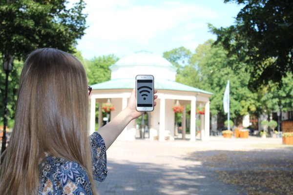 Noch stehen die Orte, an denen die WLAN-Router installiert werden, nicht fest. Nach der Kommunalwahl im September soll die Entscheidung fallen. Frank Kuhlmann vom Bürgerbündis habe den Kurpark vorgeschlagen, sagt Sachbearbeiter Rüdiger Krentz. - © Karolina Schmidt