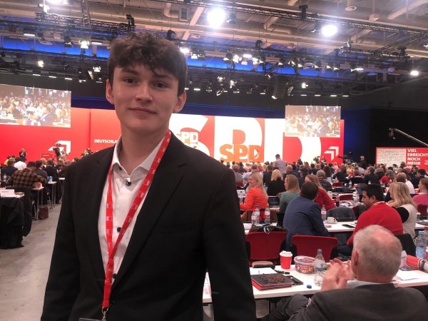 Otto Ellerbrock ist mit seinen 15 Jahren der jüngste Delegierte auf dem SPD-Bundesparteitag. - © RND/Vates