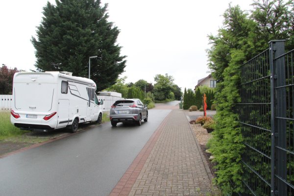 In diesem Bereich des Eschenweges hat die Verwaltung eine Verkehrszählung durchführen lassen. Die Ergebnisse sprechen gegen die Forderung der Anwohner, verkehrsberuhigende Maßnahmen zu ergreifen. - © Dieter Asbrock