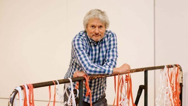 Der Kabarettist Jürgen Becker spielt am kommenden Samstag in der Stadthalle in Detmold. - © Jörn Neumann