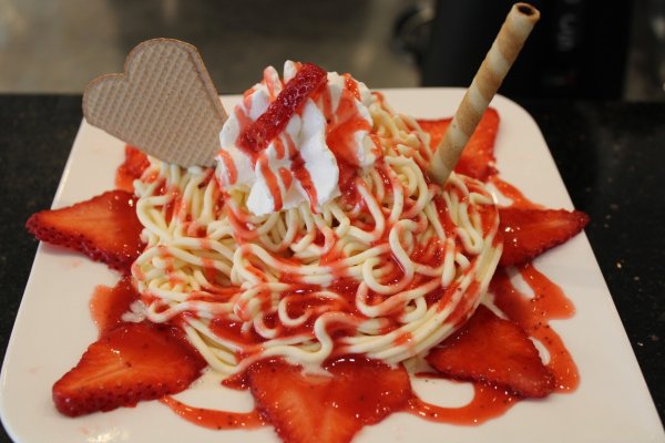 Spaghetti-Eis ist in allen Eisdielen sehr beliebt. - © Nina Schroeder