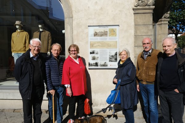 Weihen die Tafel ein: (von links) Rüdiger Henke, Gerhard Milting, Christ-Dore Richter, Heide Barmeyer-Hartlieb, Helmut-Volker Schüte und Werner Damm. - © Sven Koch