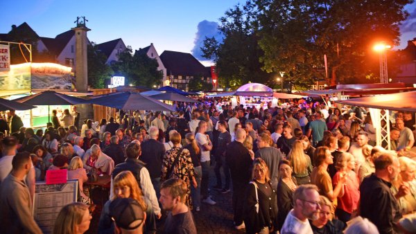 Abendstimmung beim Weinfest auf dem Salzhof. - © Nicole Ellerbrake