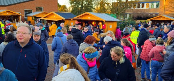 Auf dem Weihnachtsmarkt von Eben-Ezer war eine Menge los. - © Bildrechte: Eben-Ezer
