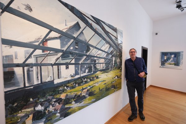 Idyllische Kleinstadtsiedlungen im Gewächshaus: Sven Kroner zeigt im Haus Eichenmüller fantastische Welten in Welten und Bilder in Bildern. - © Sven Koch