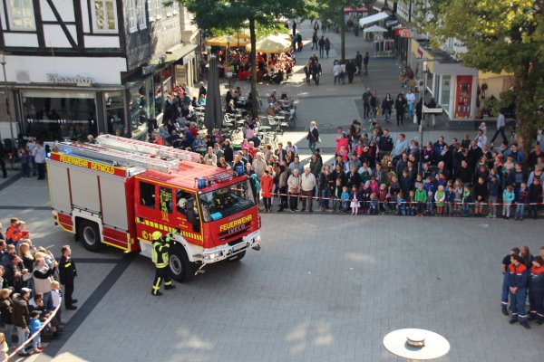Die Feuerwehr beim Tag der offenen Tür 2017. Auch beim Familiensamstag zeigt sie sich in der Innenstadt. - © Stadt Detmold