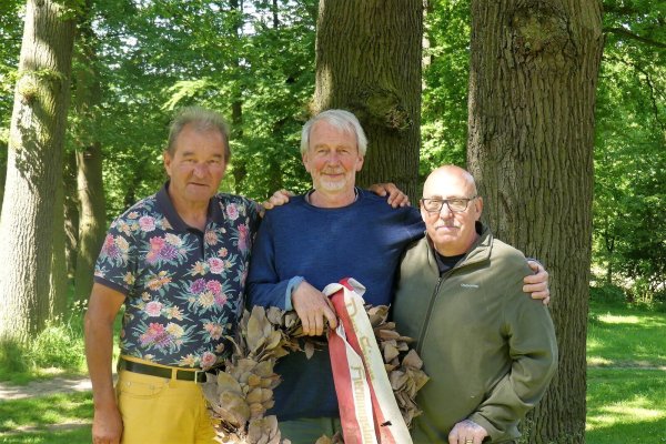 Haben sich nicht aus den Augen verloren: Dietmar Benning, Bernd Mühlenmeier und Adrian Philpott. - © Julian Mühlenmeier