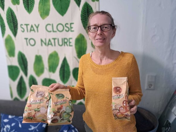 Camilla Pfaffhausen leitet gemeinsam mit ihrem Kollegen Reinhard Pfaffenberg das Unternehmen Happea Meat in Steinheim. Dort werden verschiedene Fleischalternativen produziert. Nachhaltig, gesund und lecker sollen diese sein. - © Happea Meat