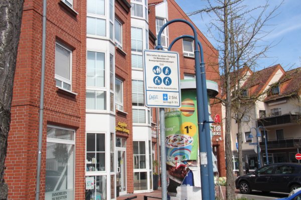 Neue Schilder in Lage. - © Cordula Gröne